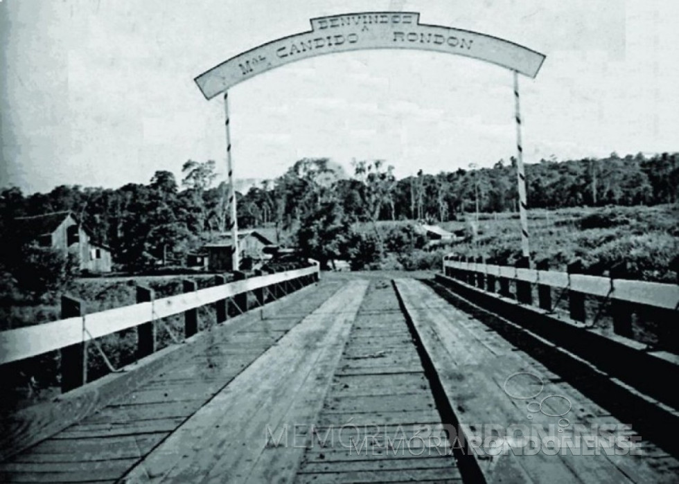 || Ponte sobre o Rio Guaçu destruída na enchente de setembro de 1969.
Imagem: Acervo Mário Elizeu Herrmann - FOTO 1 - 