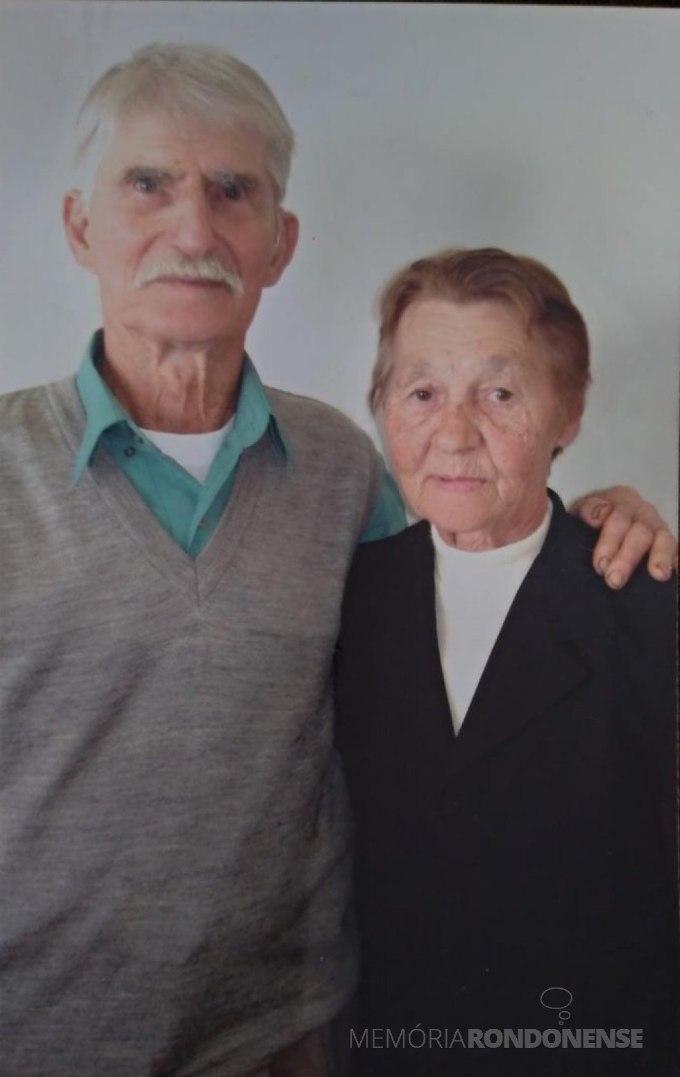 ||Pioneiro Germano Frederico Hardke com a esposa Gema, ele falecido em outubro de 2009.
Imagem: Acervo pessoal - FOTO 17 - 
