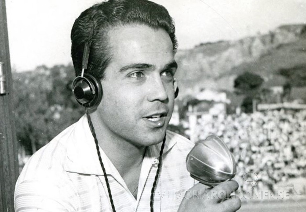 || Narrador esportivo Pedro Carneiro Pereira, da Rádio Guaiba, morto em outubro de 1973.
Imagem: Acervo Rádioamantes.wordpress - FOTO 12 -