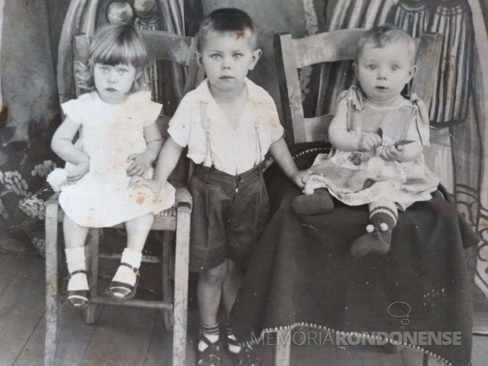 || Os três filhos do casal Edith e Miguel Weinfortner: Nadir, Flávio e Zenaide.
Imagem: Acervo Clarice Beatriz Schacht Fitz - FOTO 2 - 
