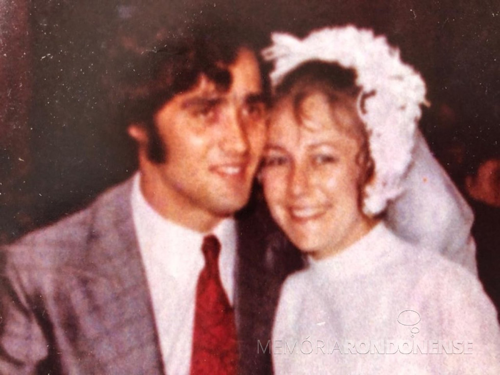 || Noivos Irli Dockhorn e Walmor Sérgio Nied que casaram em outubro de 1972.
Imagem: Acervo do casal - FOTO 4 -