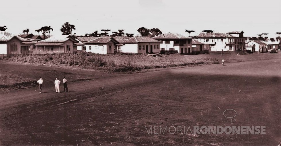 || Cascavel por volta de 1945, distrito do município de Foz do Iguaçu, criado em outubro de 1938.
Imagem: Acervo Pietro Tebaldi - FOTO 3 - 