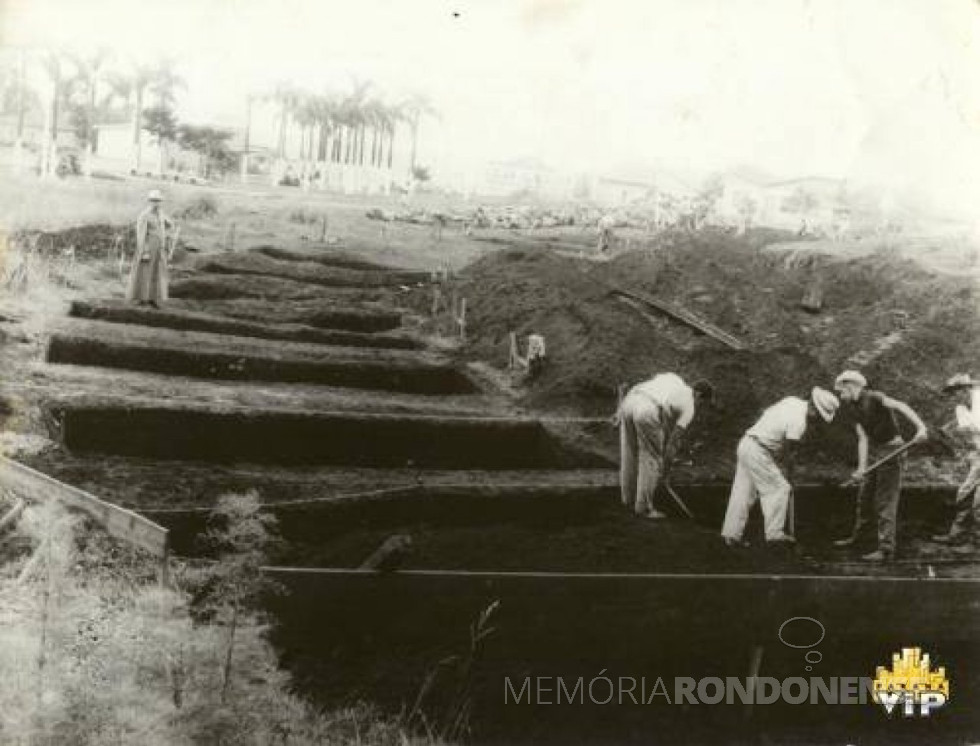 || Começo das obras da construção da Catedral Nossa Senhora Aparecida, da cidade de Cascavel (PR).
Imagem: Acervo Regina Sperança (Cascavel) - FOTO  9 -