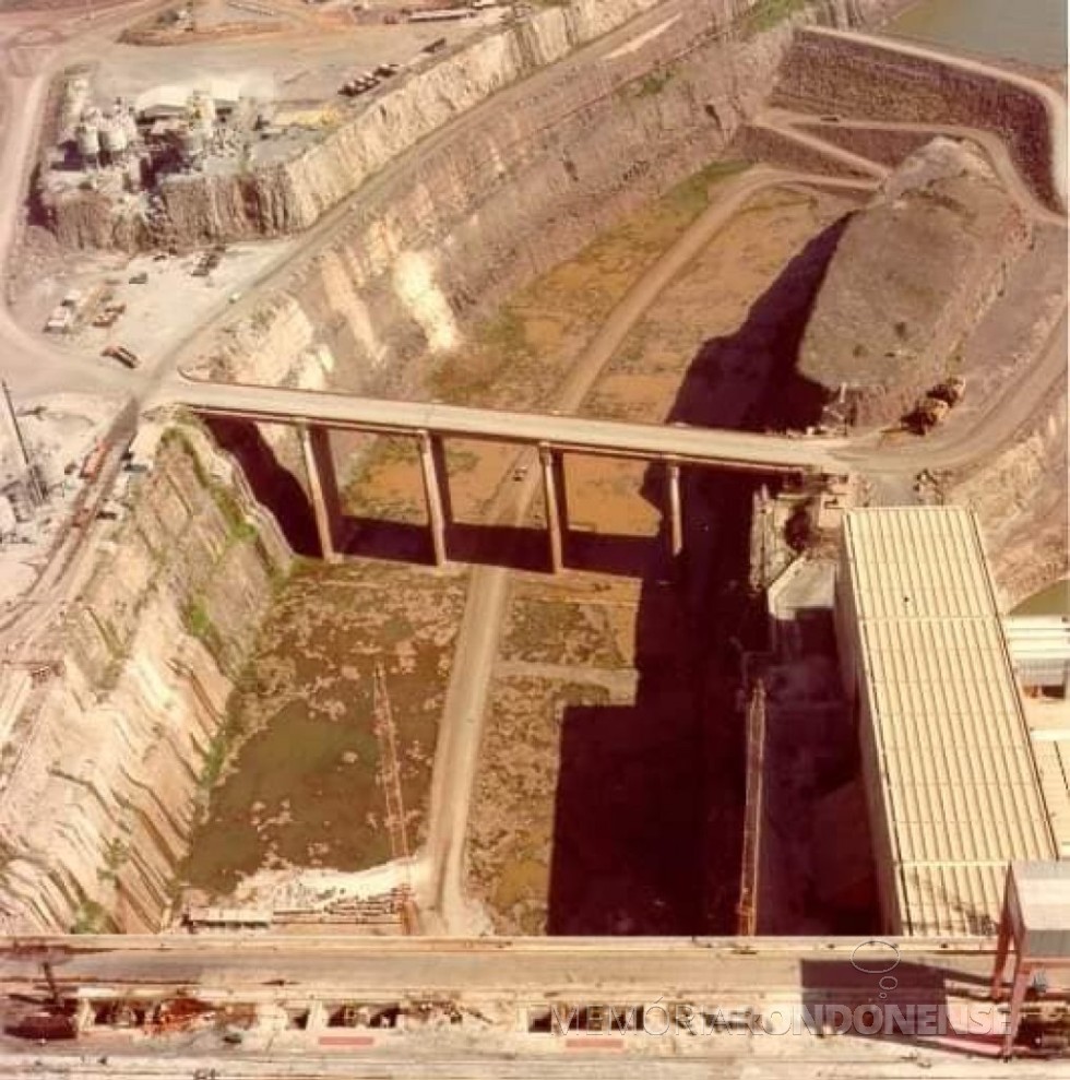 || Obras do Canal de Desvio concluídas  em 1978. 
Imagem: Acervo Waldir Gugliemi Salvan - FOTO 6 -