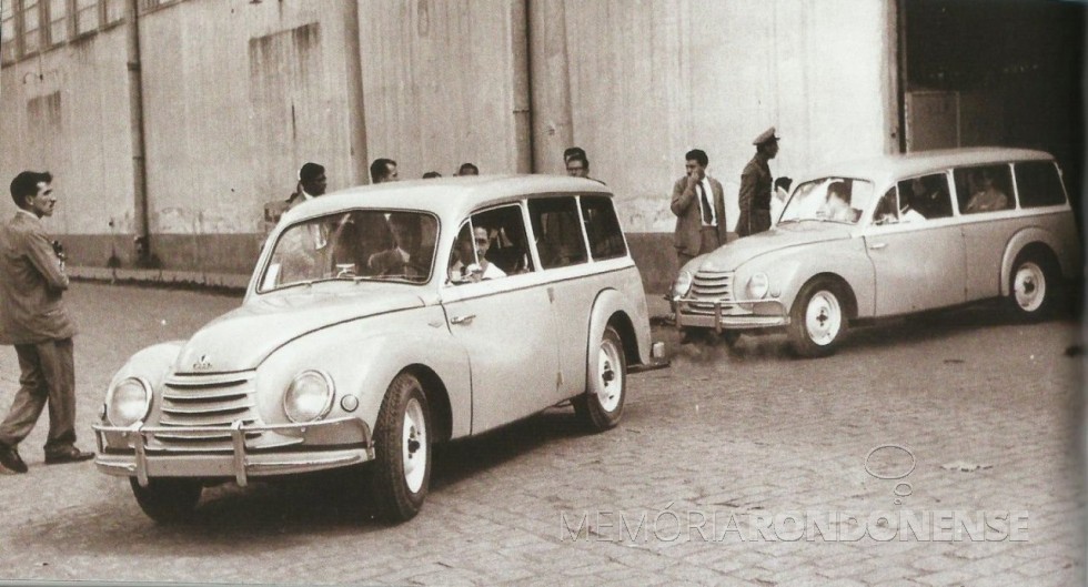 || Peruas Vemaguet saindo da fábrica da Vemag, com sede na cidade de  São Paulo, em novembro de 1956.
Imagem: Acervo AutoPapo - FOTO 11 - 