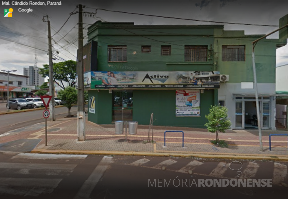 || Prédio pioneiro que foi demolido para dar espaço para a construção da filial de rede de Farmácias São João, em Marechal Cândido Rondon.
Imagem: Acervo Google - FOTO 26 - 