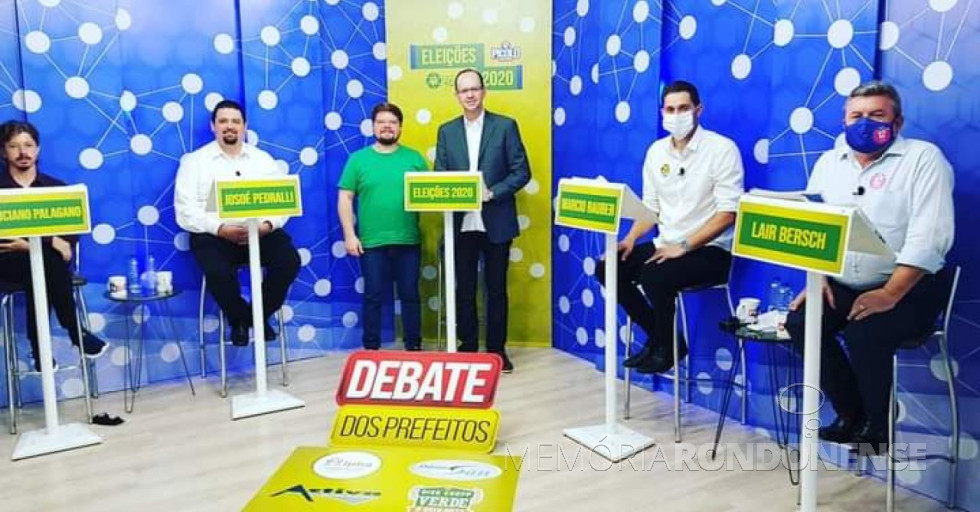 || Prefeituráveis de Marechal Cândido Rondon que participaram do debate promovido pelo canal Picolo Esporte Notícia.
Da esquerda à direita: Luciano Palagano (PSOL), Josoé Pedralli (MDB),  Gabriel Bersch, mediador;  Anderson Picolo, mediador; Marcio Andrei Rauber, candidato à reeleição (DEM) e Lair José Bersch (PDT).
Imagem: Acervo Projeto Memória Rondonense - FOTO 13 -
