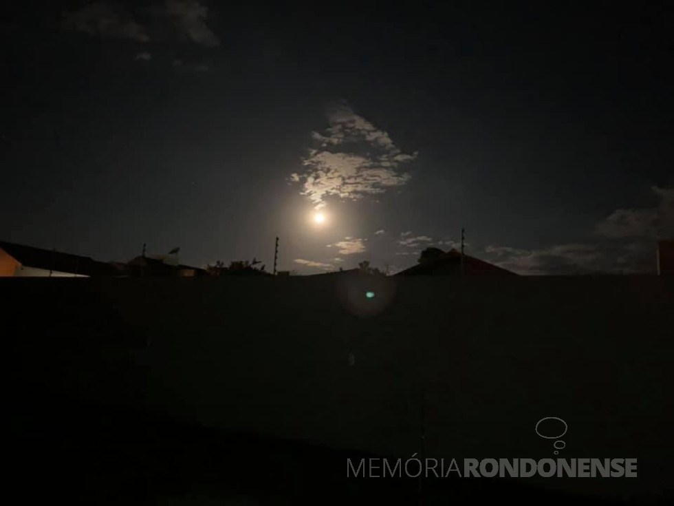 || Noite de Lua Azul em foto feita no interior do município de Marechal Cândido Rondon, pelo rondonense Norling Kunkel, em 31 de outubro de 2020.
Imagem: Acervo pessoal - FOTO 17 -