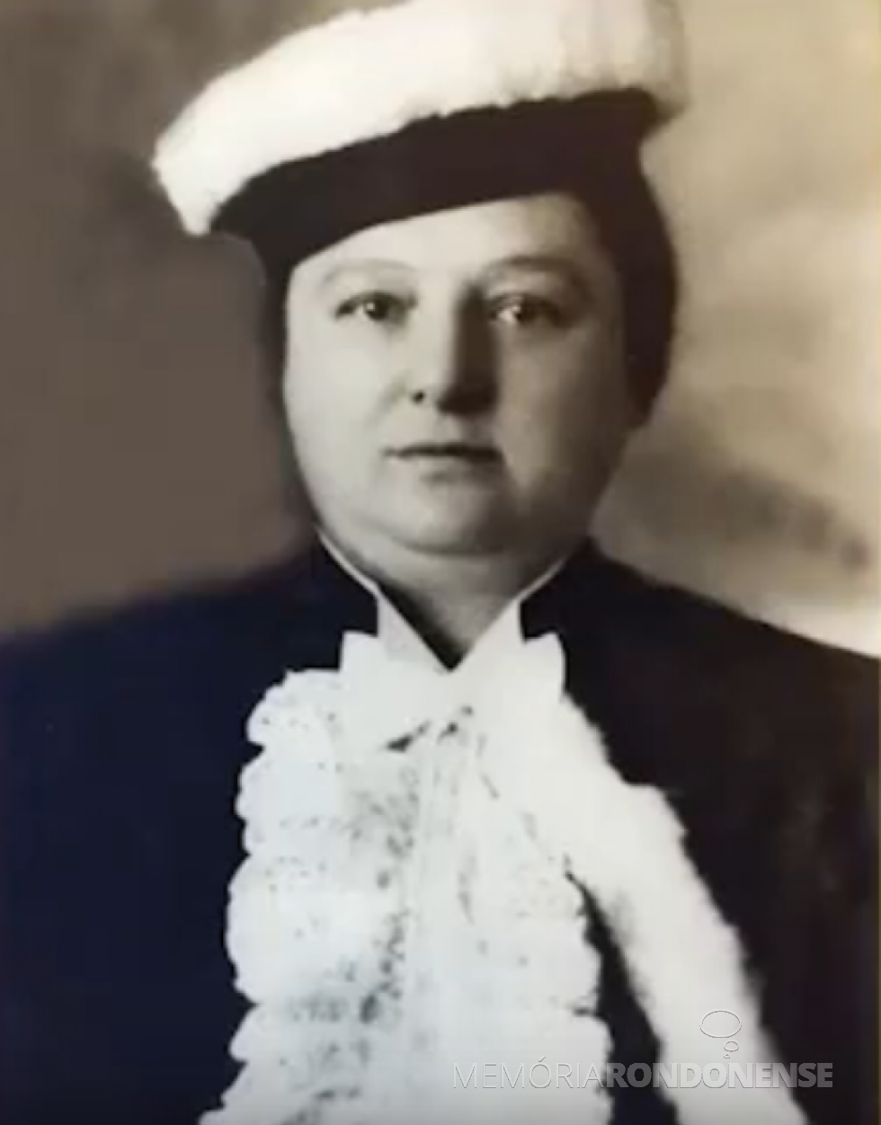 || Curitibana Maria Falce de Macedo, primeira mulher a se formar em medicina pela Universidade Fderal do Paraná (UFPR), em dezembro de 1919. 
Imagem; Acervo UFPR - FOTO 5 -