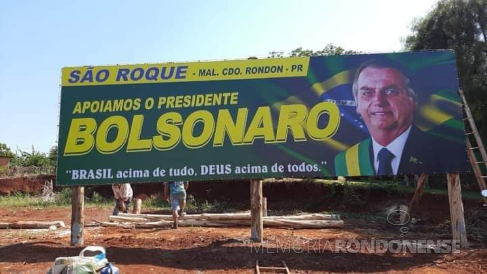 || Outdoor instalado na sede distrital rondonense de São Roque. 
Imagem: Acervo Projeto Memória Rondonense  - FOTO 12 -