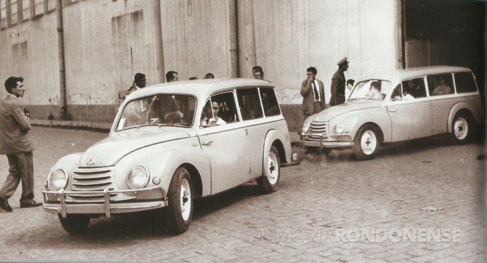 || Peruas Vemaguet saindo da fábrica da Vemag, com sede na cidade de  São Paulo, em novembro de 1956.
Imagem: Acervo AutoPapo - FOTO 11 -