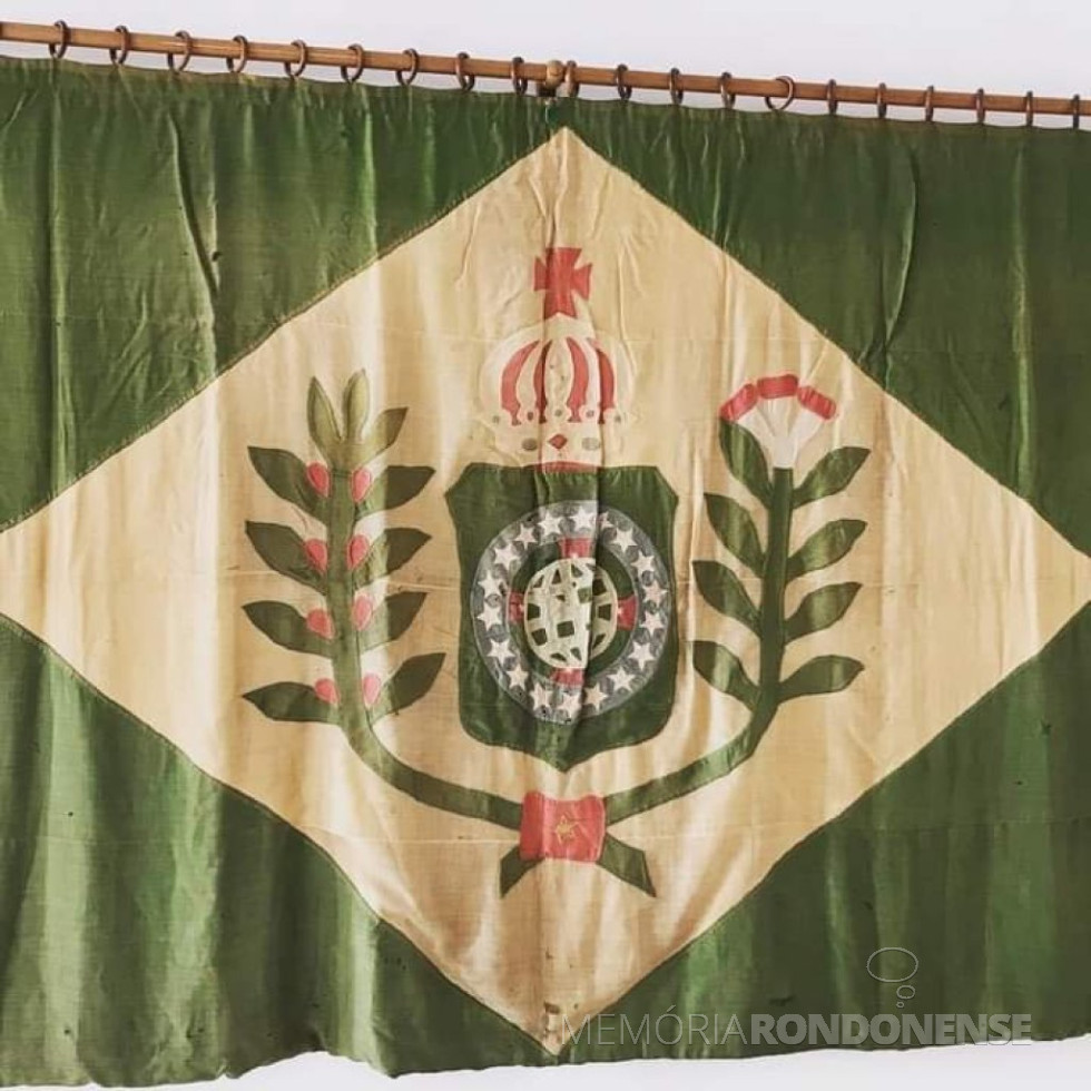 || Bandeira do Império Brasileiro que estava no Paço Imperial quando da Proclamação da República. Ela foi recolhida por amigos do D. Pedro II e entregue muitos anos depois aos  netos do Imperador.
Imagem: Acervo Brasil Imperial - FOTO 5 -