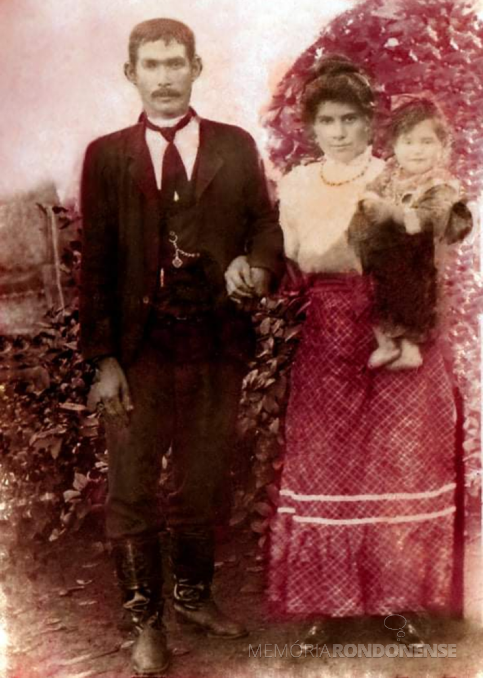 || Wanda e Gustavo Meier, pais do pioneiro rondonense Alberto Méier.
Imagem: Acervo Sérgio Gilberto Méier - FOTO 2 -