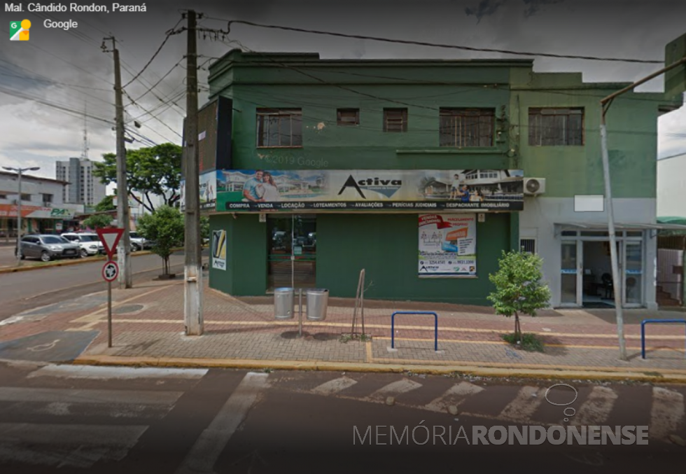 || Prédio pioneiro que foi demolido para dar espaço para a construção da filial de rede de Farmácias São João, em Marechal Cândido Rondon.
Imagem: Acervo Google - FOTO 28 -