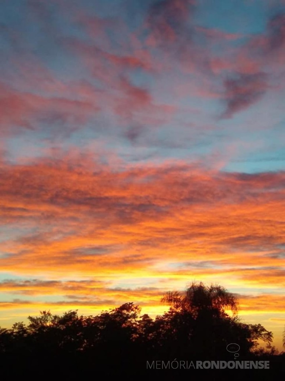 || Outro instantâneo do pôr do sol em Marechal Cândido Rondon, em 21 de dezembro de 2020. 
Imagem: Acervo e crédito Ilda Bet - FOTO 17 - 