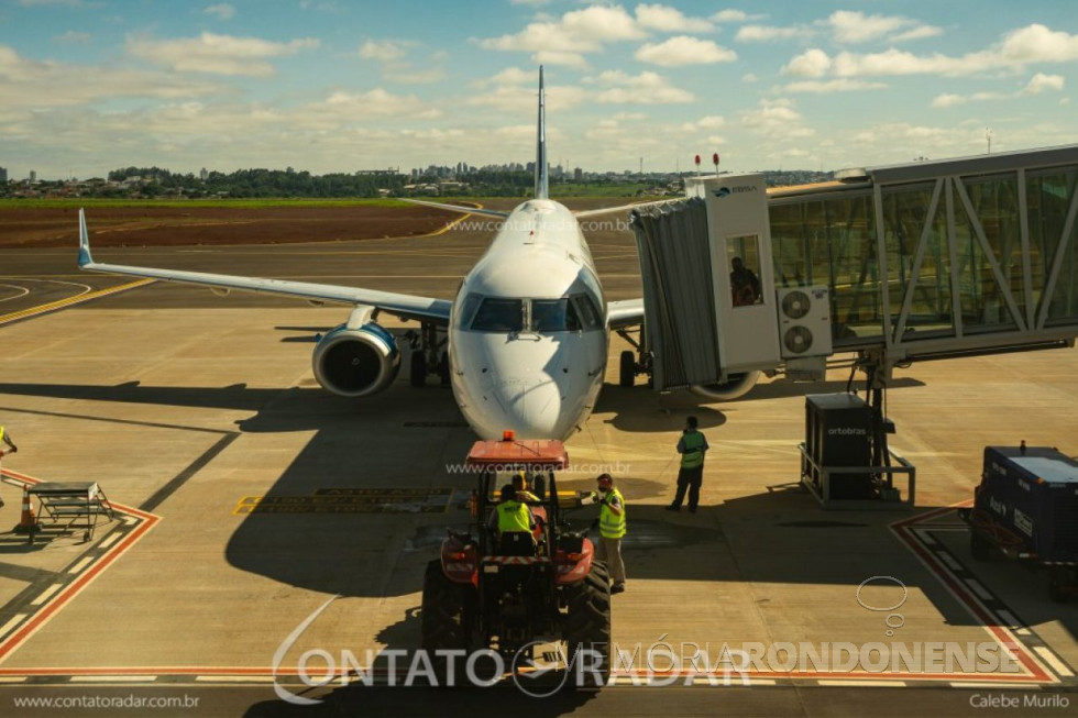 || Avião Embraer da Azul Linhas Aéreas, primeira aeronave a pousar no dia da inauguração novo terminal de passageiros do Aeroporto de Cascavel, em dezembro de 2020.
Imagem: Acervo Contato Radar - FOTO 22 -