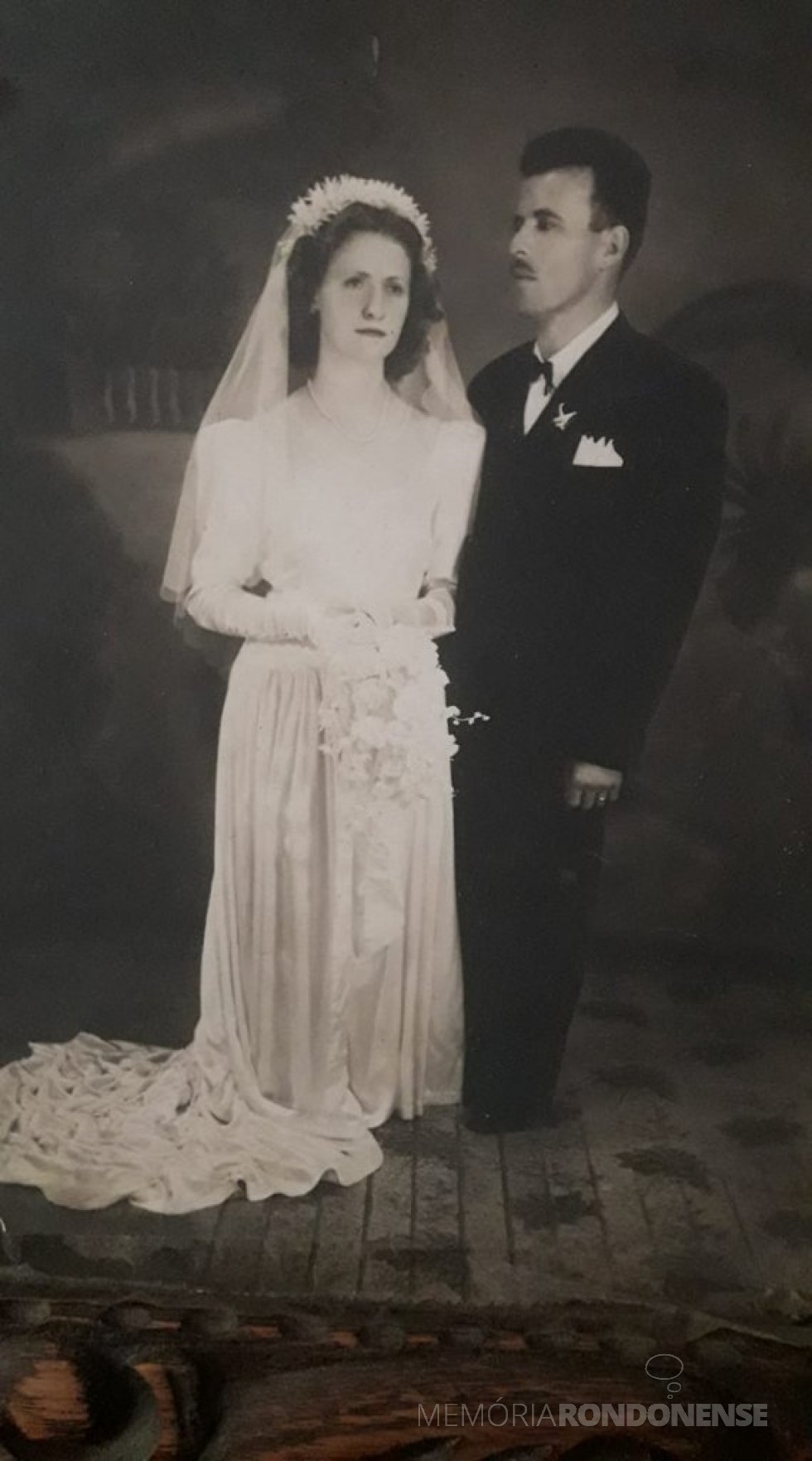 || Noivos Gisela Merlim e Arthur Mário Leduc, casal pioneiro de Marechal Cândido Rondon que casaramem dezembro de 1947.
Imagem: Acervo Líbera Leduc Wazlawick - FOTO 3 -