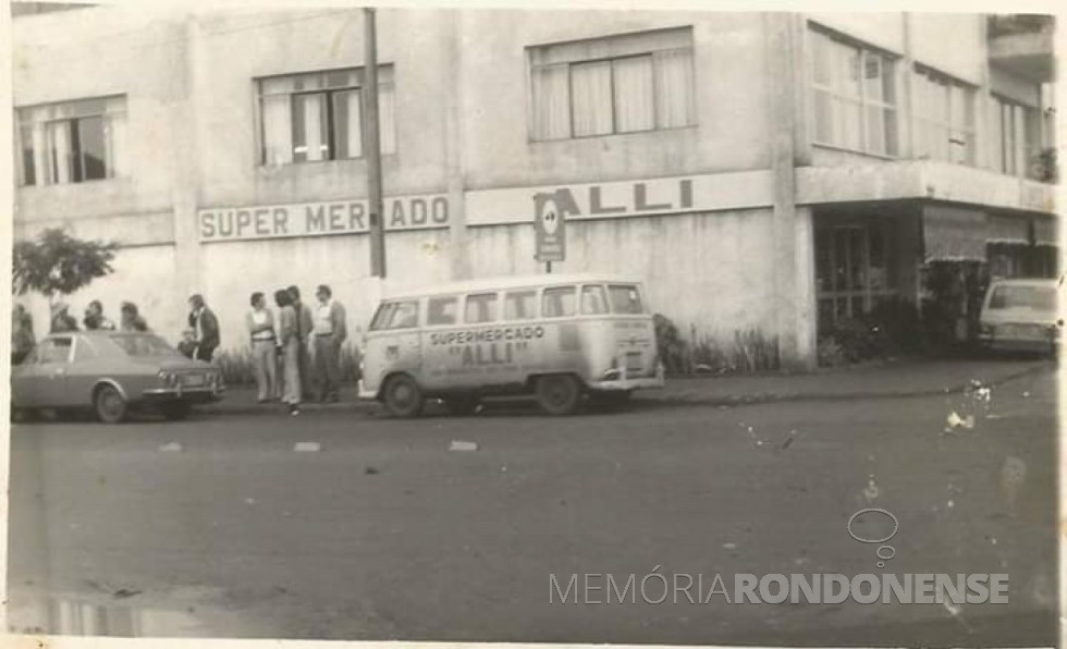 || Antigo Supermercado Alli - parte lateral da Rua Paraná. O acesso ao estabelecimento era pela Rua Tiradentes, inaugurado em dezembro de 1974.
Imagem; Acervo Grupo Marechal Cândido Rondon - FOTO 11 - 