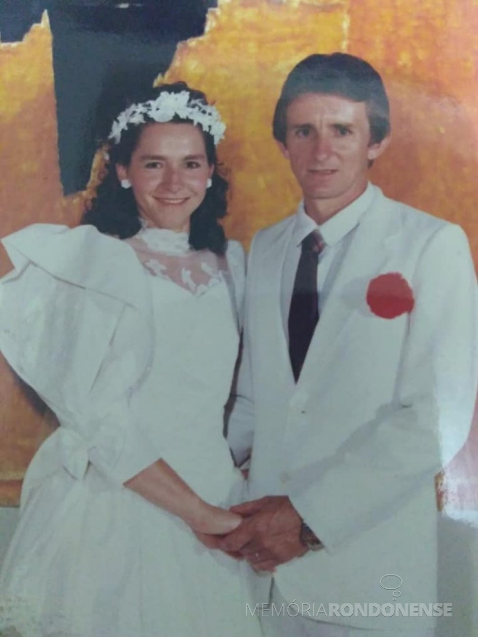 || Noivos Erini Maul e Aurio Schöne que casaram em dezembro de 1989.
Imagem: Acervo do casal - FOTO 6 - 