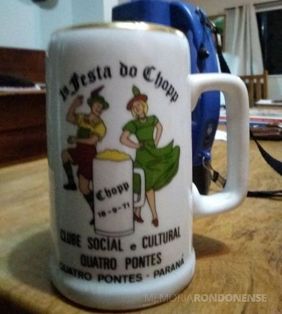 || Caneco da 1ª Festa do Chopp de Quatro Pontes, em setembro de 1971.
Imagem: Acervo Marlon Lerner - FOTO 11 -