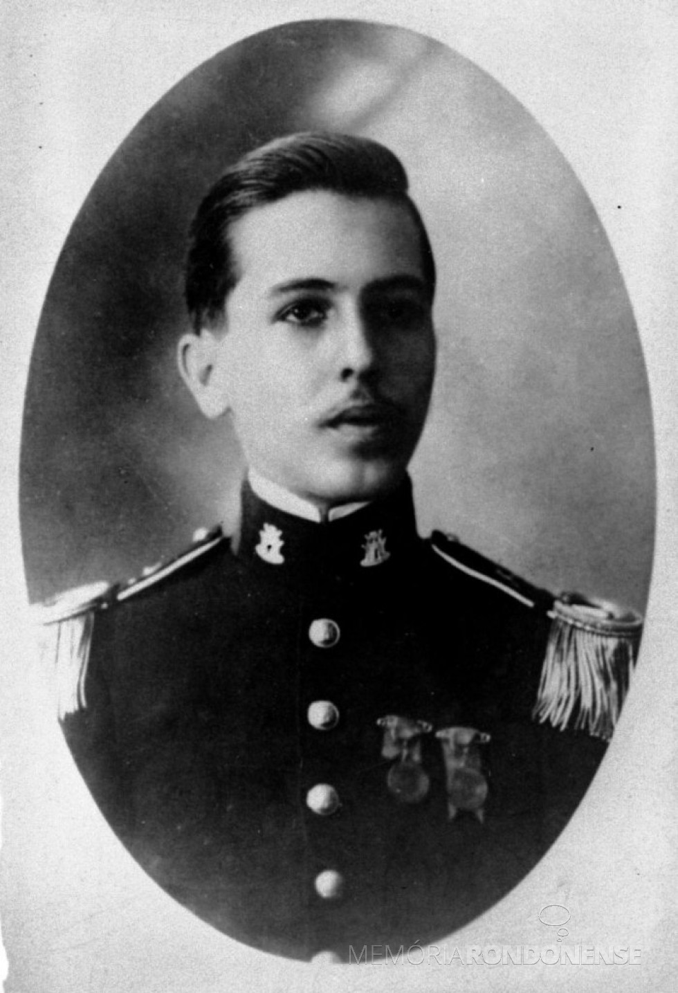 || Tenente Luiz Carlos Prestes recém formado pela Escola Militar do Realengo (RJ).
Imagem: Acervo Instituto Luiz Carlos Prestes - FOTO 3 -