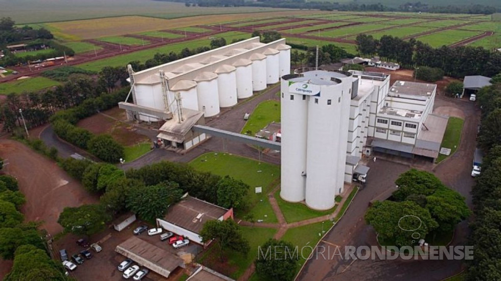 || Moinho de trigo da Cotriguaçu na cidade de Palotina, inaugurado em 1989.
Imagem: Acervo Cotriguaçu - FOTO 5 -
