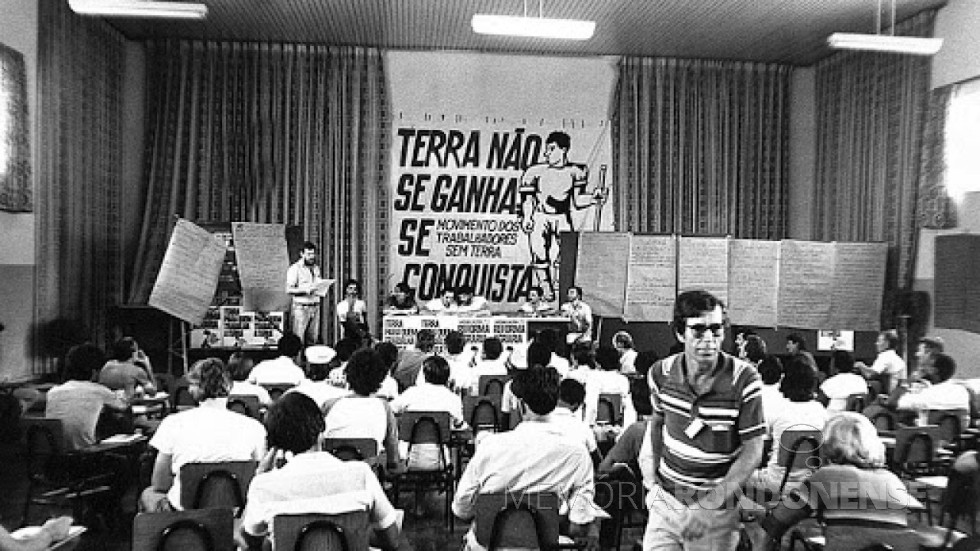 || 1º encontro dos Trabalhadores Sem Terra na cidade de Cascavel, em janeiro de 1984.
Imagem: Acervo MST - FOTO 7 -