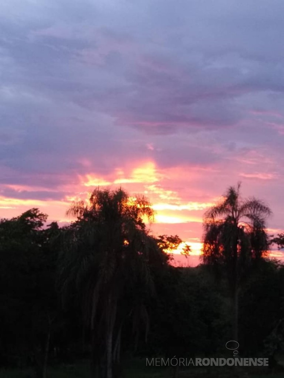 || Arrebol na cidade de Marechal Cândido Rondon, em 08 de janeiro de 2021.
Imagem e crédito de Ilda Bet - FOTO 12 -
