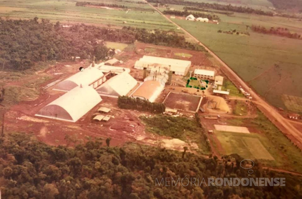 || Instalações da extinta Coopagro hoje ocupadas pela Cooperativa Agroindustrial Mouroense (COAMO).
Imagem: Acervo Adair Krolow/Toledo Memória e Fotos Atuais - FOTO  16 -