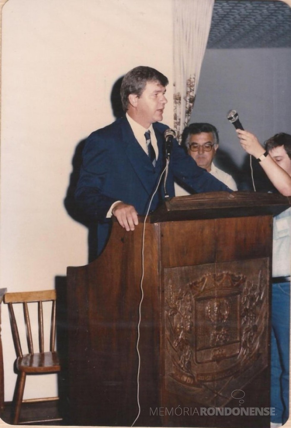|| Dieter Leonard Seyboth empossado como 9º prefeito municipal de Marechal Cândido Rondon, em janeiro de 1989.
Imagem: Acervo pessoal - FOTO  9 - 