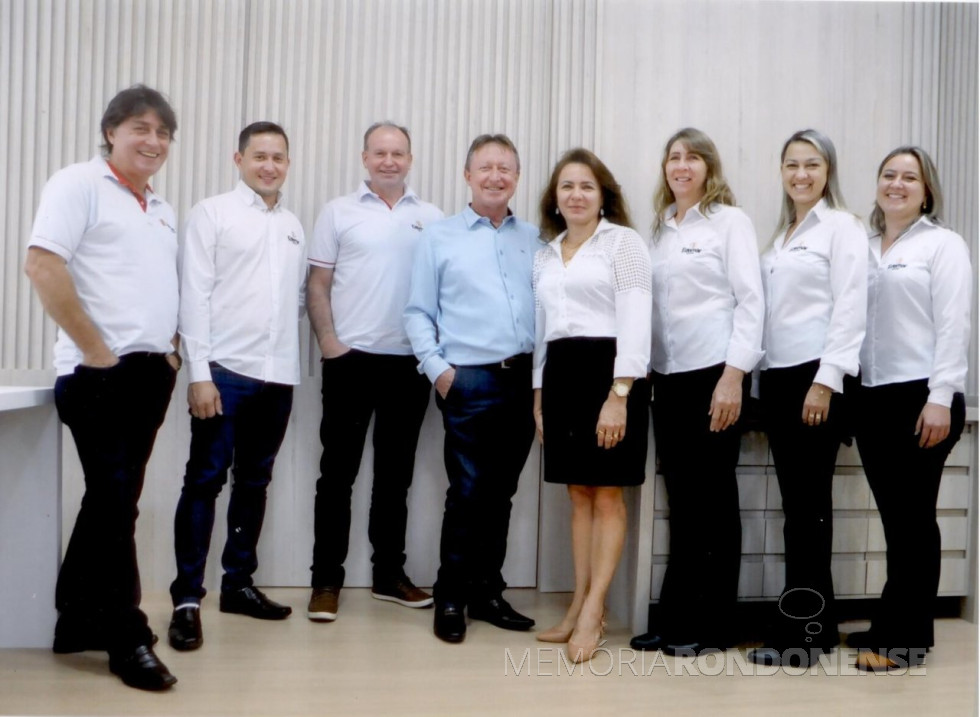 || Outro instantâneo dos propretários da Edemar Imóveis e seus colaboradores.
Imagem: Acervo da empresa - FOTO 25 -