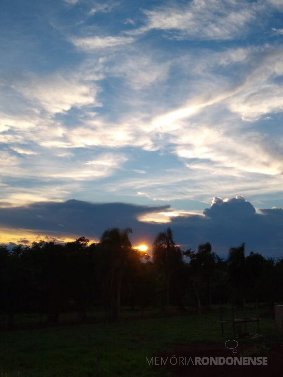 || Entardecer em Marechal Cândido Rondon, em 27 de janeiro de 2021.
Imagem: Acervo e crédito de Ilda Bet - FOTO 26 -
