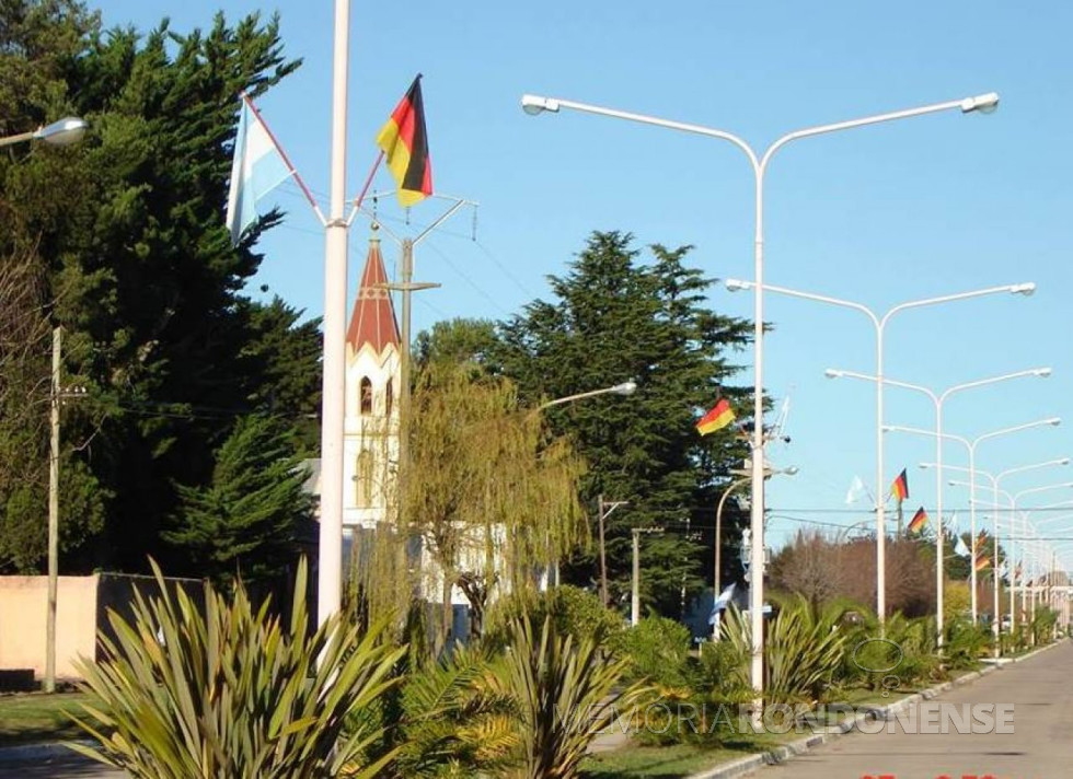 || Vista da rua central da Colônia Hinojo,  núcleo pioneiro de Alemães do Volga na Argentina.
Imagem: Acervo Municipalidad de Olivarría - FOTO 2 -