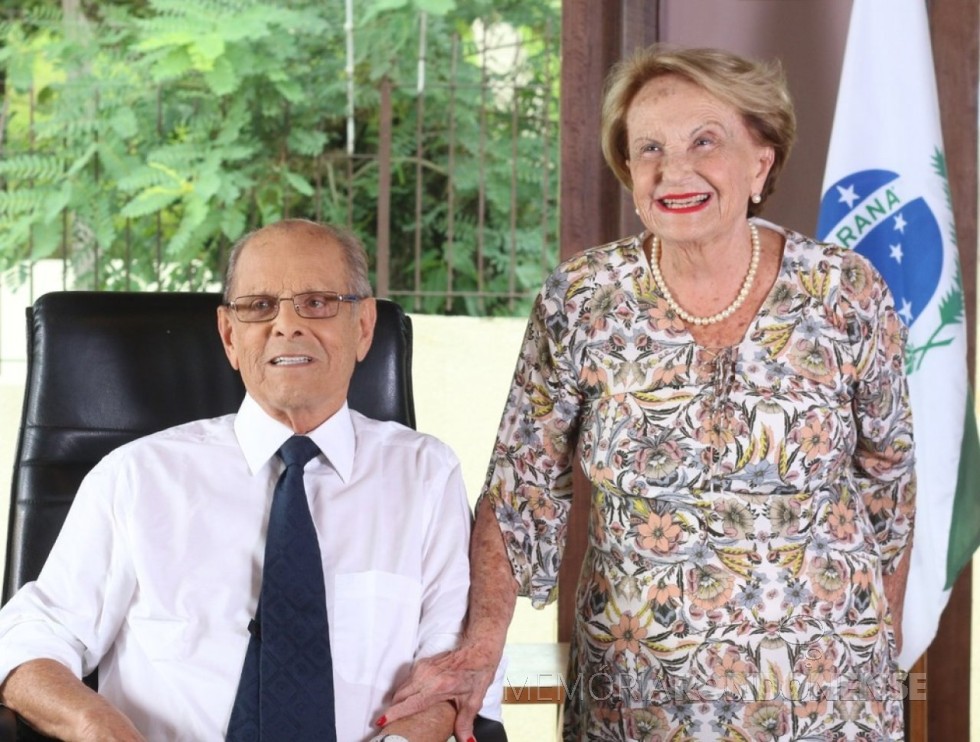 || Yvone Lunardelli Pimentel com o esposo Paulo da Cruz Pimentel, ele ex-governador do Paraná de 1966 a 1971.
Imagem: Acervo pessoal da Família/G1 - FOTO 11 -