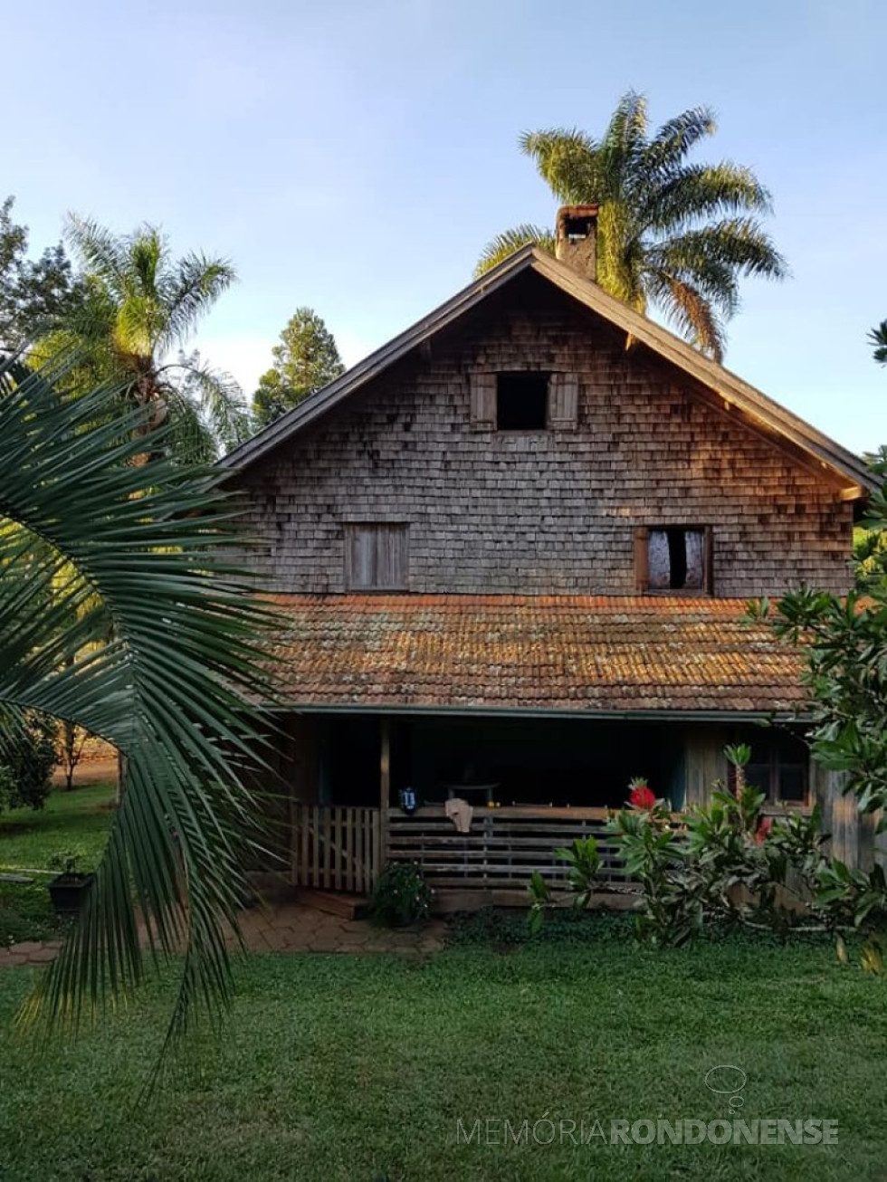 || Fachada de fundos da residência Felder, em Treze Tílias.
Imagem: Acervo Junior Felder - FOTO 19 -