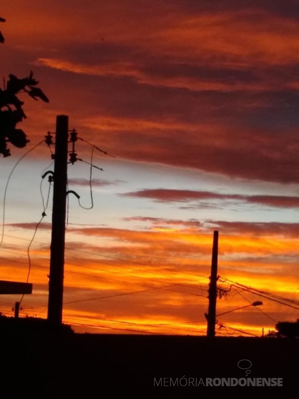 || Pôr do sol na cidade de Marechal Cândido Rondon, em 03 de fevereiro de 2021.
Imagem: Acervo e crédito de Ilda Bet - FOTO 13 - 

