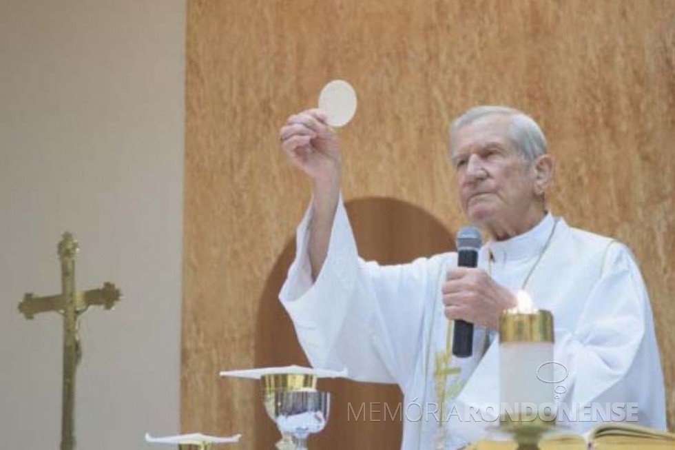 || Dom Laurindo Guizzardi, bispo emérito da diocese  de Foz do Iguaçu, falecido em fevereiro de 2021. 
Imagem: Acervo da Mitra Diocesana - FOTO 15 -


