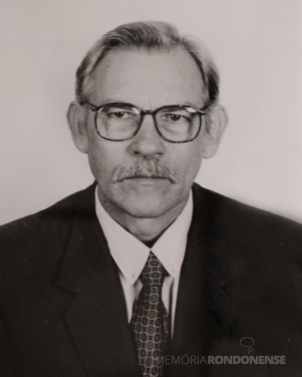 || Alfredo Kunkel, presidente da Cooperativa Agroindustrial Copagril, homenageado pelos funcionários da entidade, em março de 1988.
Imagem: Acervo Projeto Memória Rondonense - FOTO 8 -