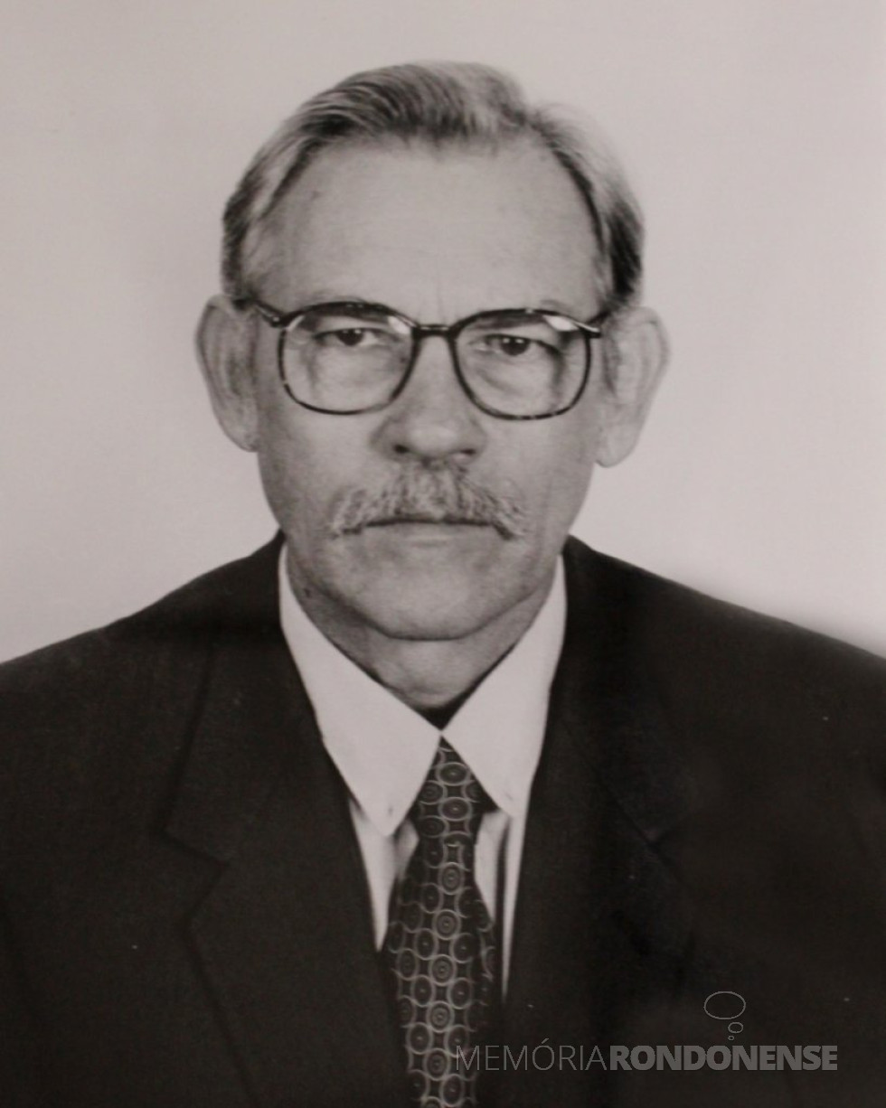 || Alfredo Kunkel, presidente da Cooperativa Agroindustrial Copagril, homenageado pelos funcionários da entidade, em março de 1988.
Imagem: Acervo Projeto Memória Rondonense - FOTO 9 -