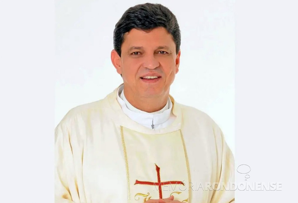 || Padre Sérgio Augusto Rodrigues que não conseguiu tomar posse como pároco da Matriz Católica Sagrado Sagrado Coração, em final de fevereiro de 2021,  por acometimento do coronavírus. 
Imagem: Acervo Projeto Memória Rondonense - FOTO 21  -