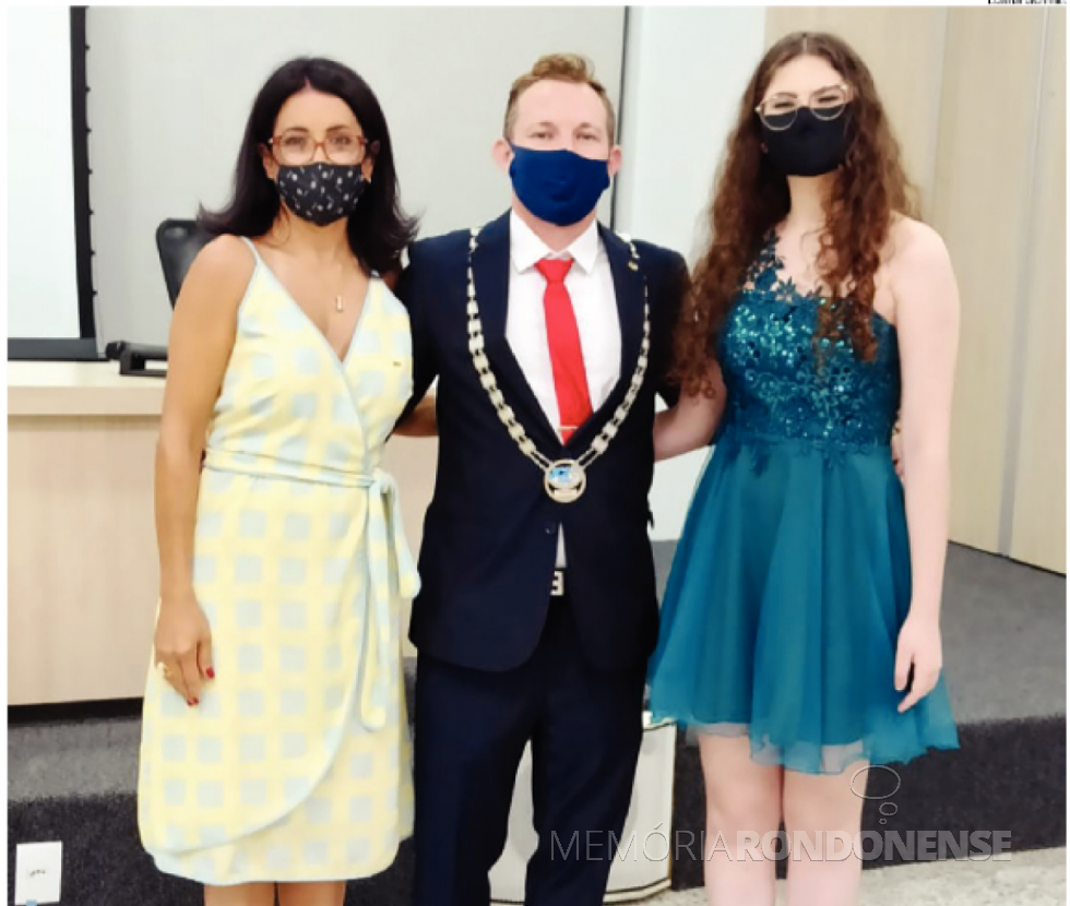 || Presidente da JCI Marechal Cândido Rondon 2021, Lucas Dierings, ladeado pela presidente do Clube do Senado JCI, Rosemari Lamberti (e), e pela presidente da JCI Juvenil, Júlia Werner de Oliveira, na posse em fevereiro de 2021.
Imagem: Acervo O Presente - Crédito Luana Schmidt -FOTO 21 -