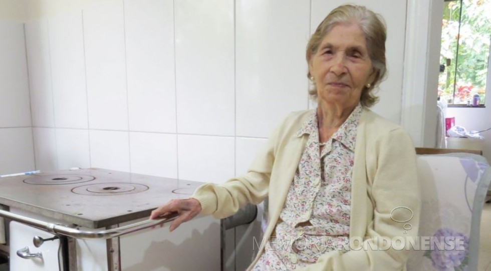 || Pioneira Eugênia Lopes de Kressin, de 99 anos,  a rondonense mais idosa que recebeu a 1ª dose da vacina contra o coronavírus, em março de 2021.
Imagem: Acervo O Presente - FOTO 18 -