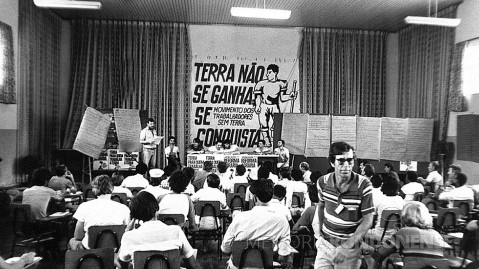 || Encontro na cidade de Cascavel que deu oirgem ao Movimento dos Trabalhadores Sem Terra (MST).
Imagem: Acervo Memorial da Democracia - FOTO 5 -  