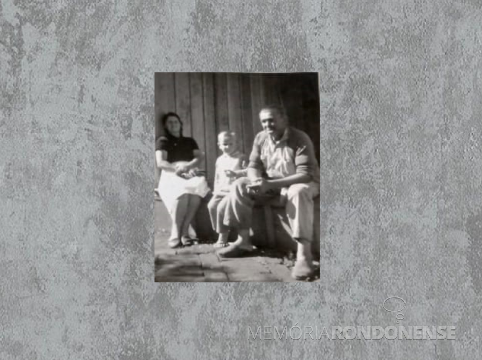 || Conrado Kempa com a esposa e netos, ele falecido em março de 
Imagem: Acervo da família - FOTO 12 - 