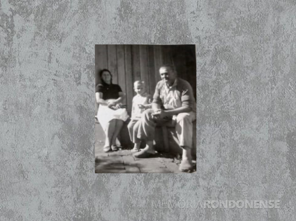 || Conrado Kempa com a esposa e netos, ele falecido em março de
Imagem: Acervo da família - FOTO 12 -
