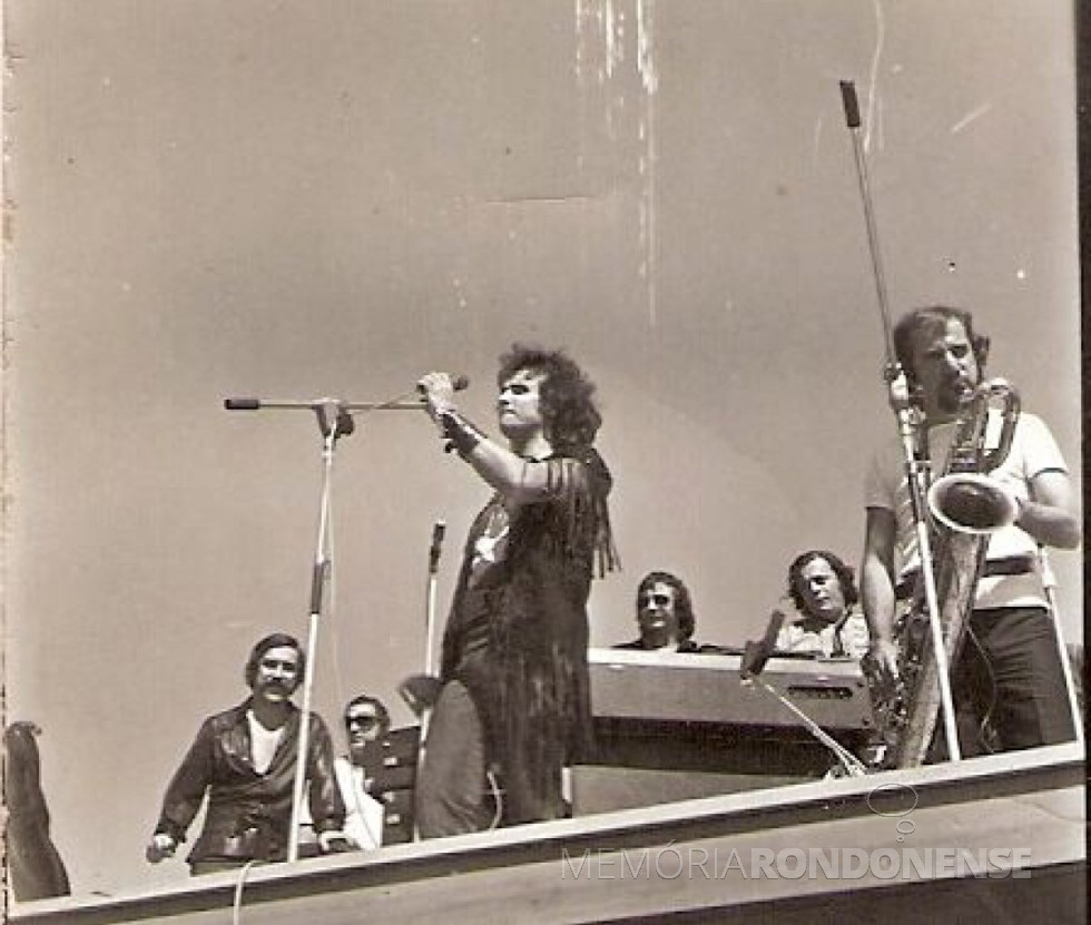 || Show de Roberto Carlos na inauguração da TV Tibagi.
Imagem: Acervo Memória Brasileira - FOTO 12 -