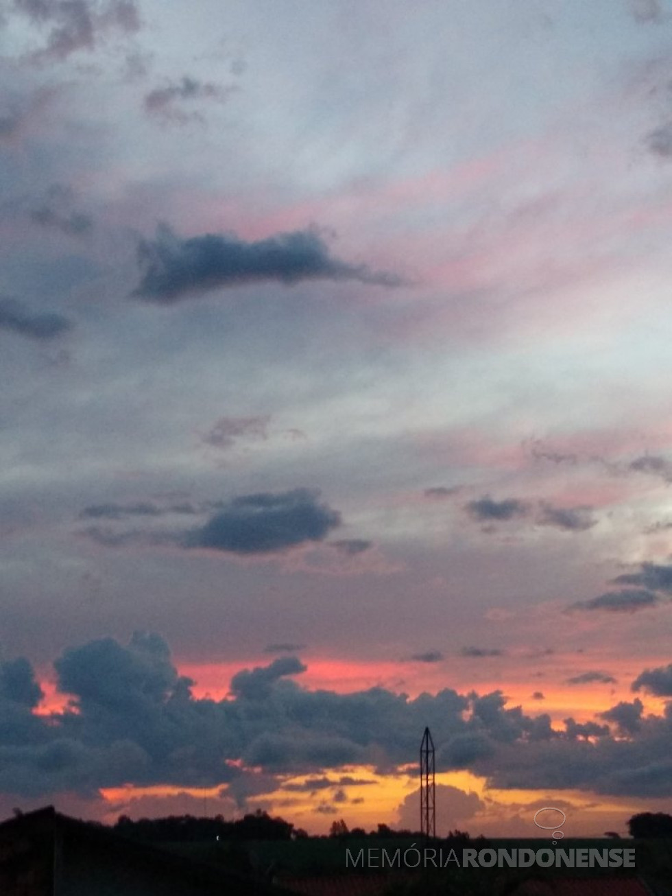 || Entardecer na cidade de Marechal Cândido Rondon, em 11 de abril de 2021 (domingo).
Imagem: Acervo e crédito de Ida Bet - FOTO 12 -