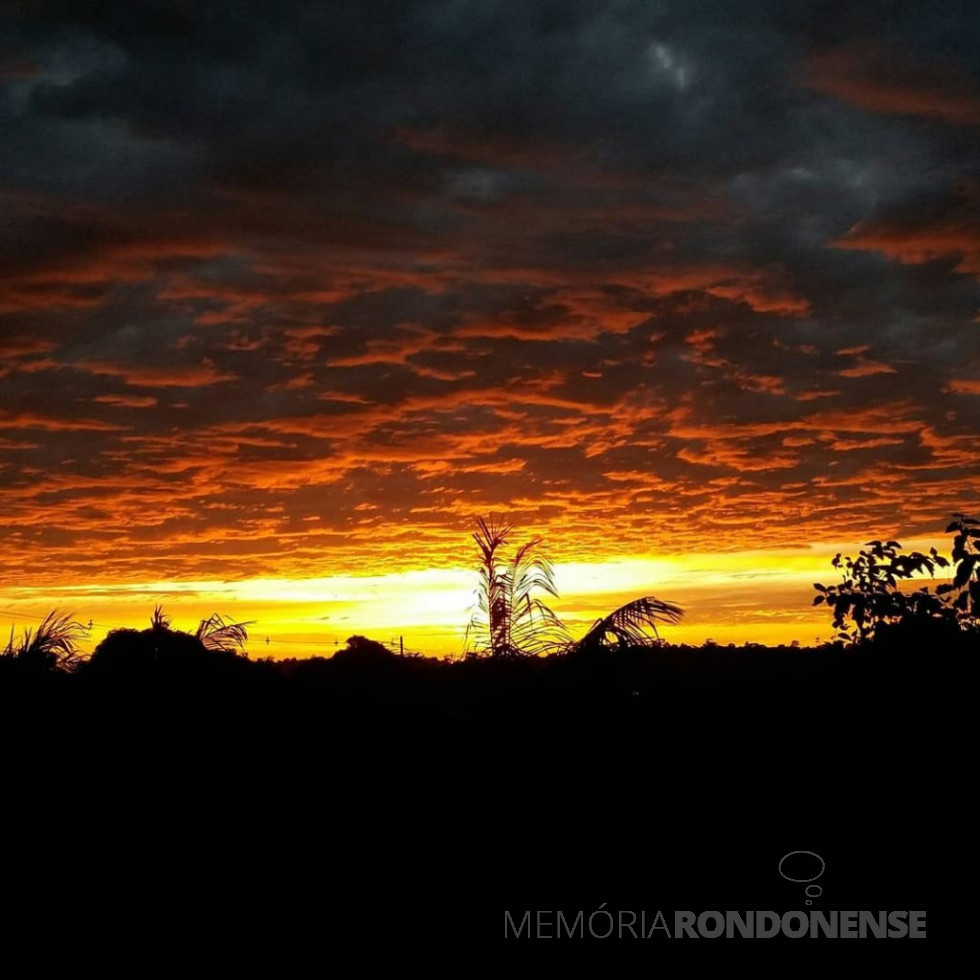 || Mais um momento do arrebol na cidade de Marechal Cândido Rondon, em 23 de abril de 2021.
Imagem e crédito: Jair Meller - FOTO 11 -