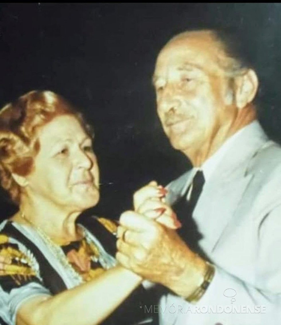 || Casal Célia e Arthur Mazzaferro depois de residirem alguns anos na cidade de Toledo, casal que chegou em Toledo, em abril de 1952. 
Imagem: Miriam Lucia Mazzaferro - FOTO 2 -