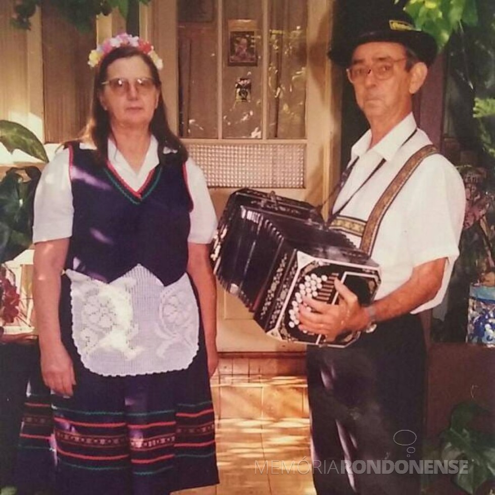 || Pioneiro Oscar Rempel e esposa Maria Valéria, ele falecido em março de 2003.
Imagem: Acervo Paulo Rempel - FOTO 12 -